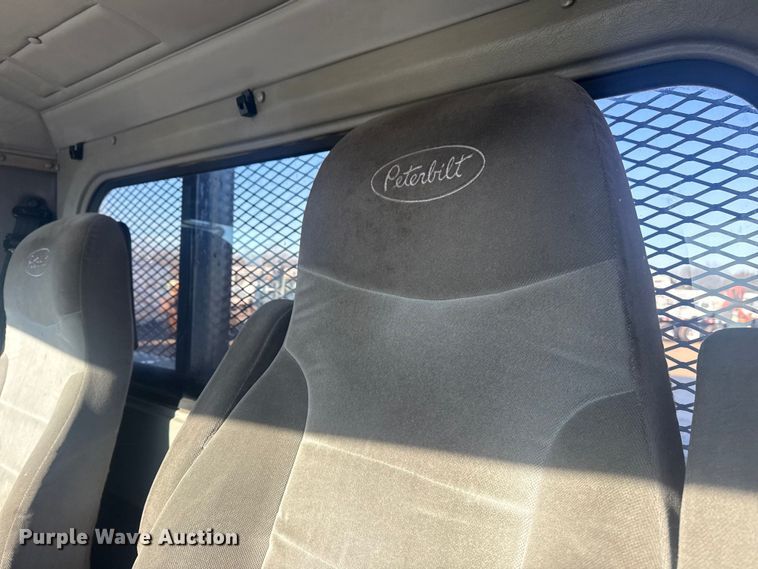 image for item EG2044 2005 Peterbilt 335 flatbed truck