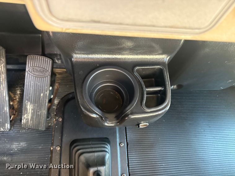 image for item EG2044 2005 Peterbilt 335 flatbed truck