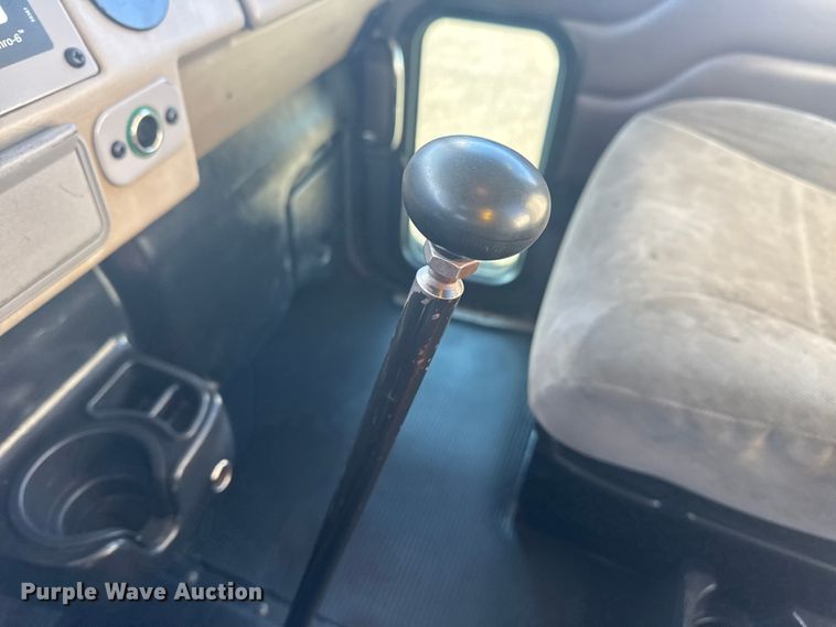 image for item EG2044 2005 Peterbilt 335 flatbed truck