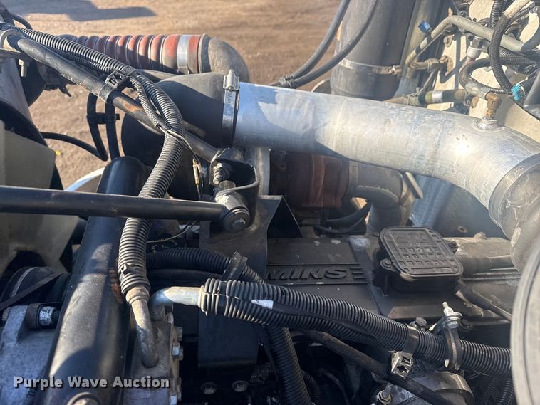 image for item EG2044 2005 Peterbilt 335 flatbed truck