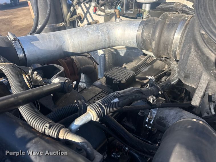 image for item EG2044 2005 Peterbilt 335 flatbed truck