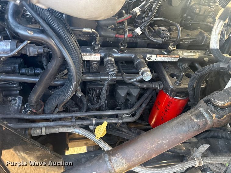 image for item EG2044 2005 Peterbilt 335 flatbed truck