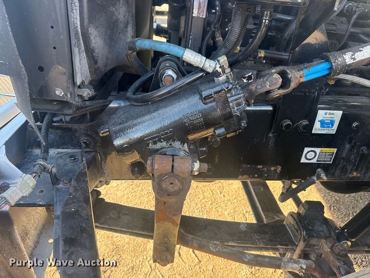 image for item EG2044 2005 Peterbilt 335 flatbed truck