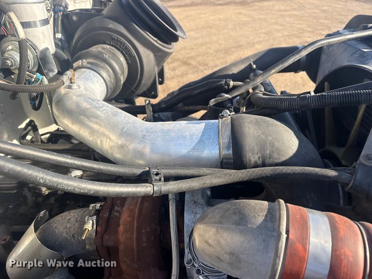 image for item EG2044 2005 Peterbilt 335 flatbed truck