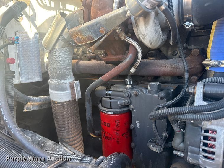 image for item EG2044 2005 Peterbilt 335 flatbed truck