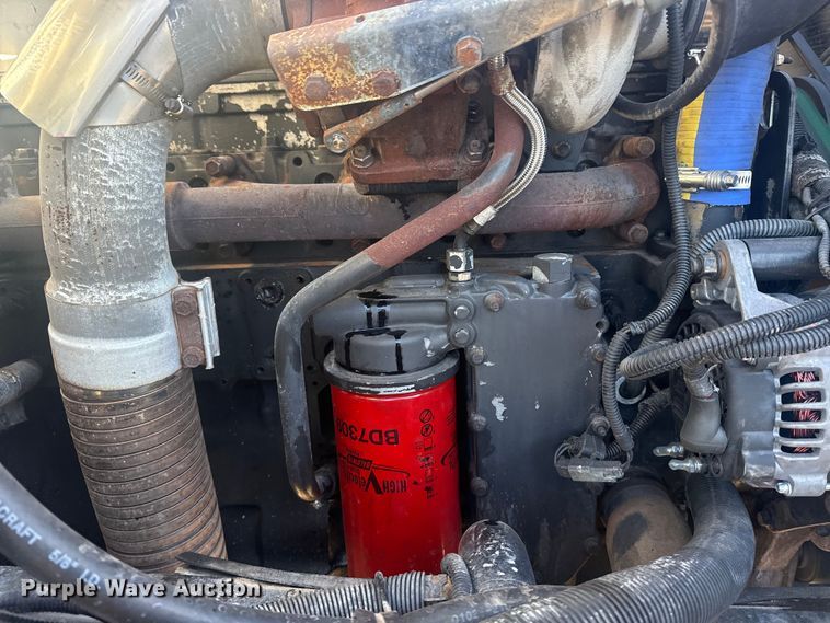 image for item EG2044 2005 Peterbilt 335 flatbed truck