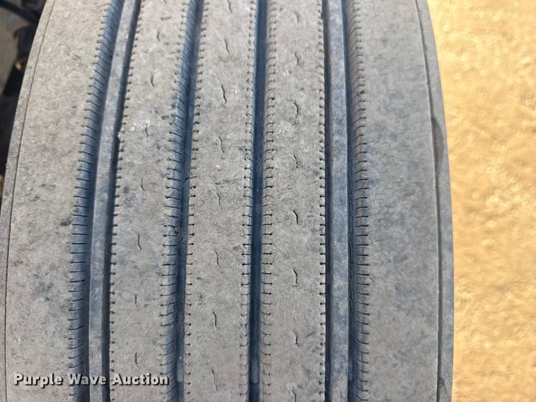 image for item EG2044 2005 Peterbilt 335 flatbed truck