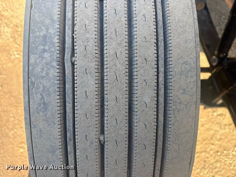 image for item EG2044 2005 Peterbilt 335 flatbed truck