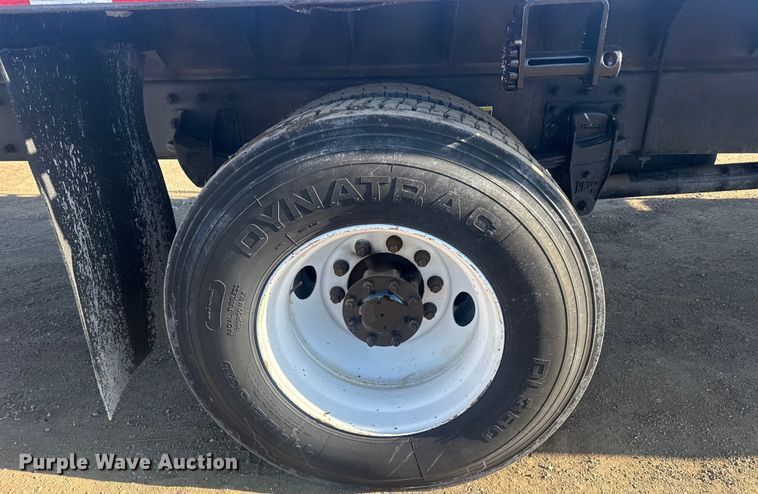 image for item EG2044 2005 Peterbilt 335 flatbed truck