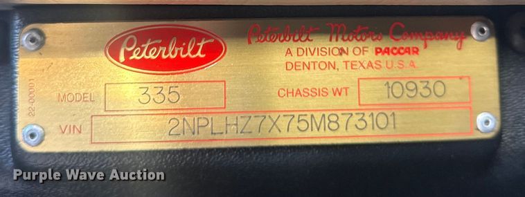 image for item EG2044 2005 Peterbilt 335 flatbed truck