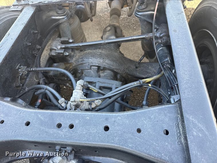 image for item EG2050 2014 Kenworth T680 semi truck