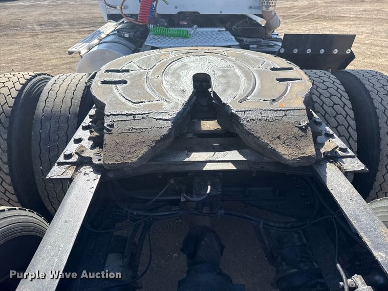 image for item EG2050 2014 Kenworth T680 semi truck