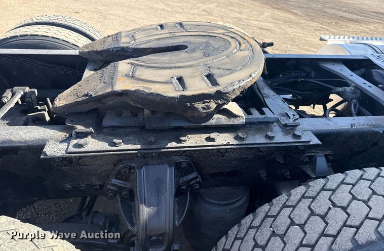 image for item EG2050 2014 Kenworth T680 semi truck