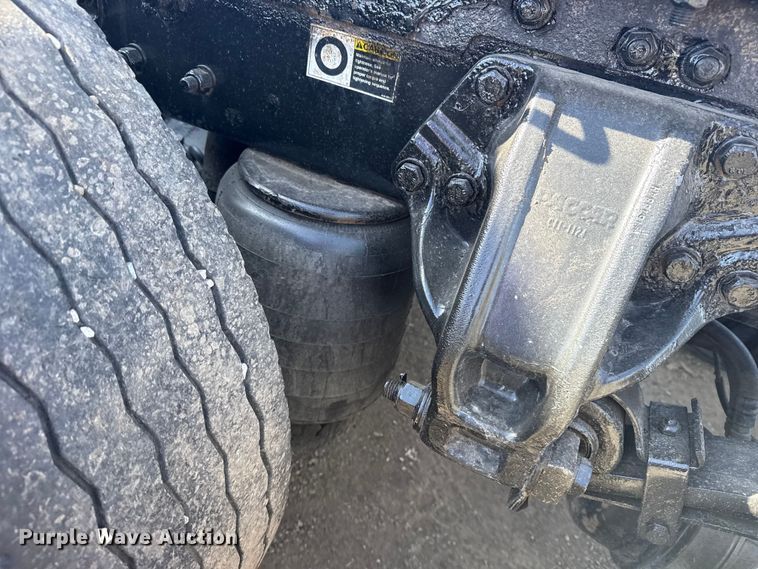 image for item EG2050 2014 Kenworth T680 semi truck