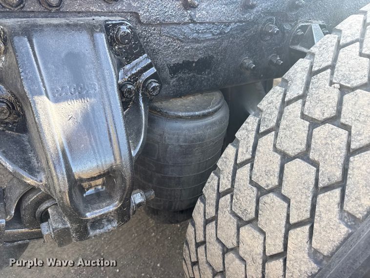 image for item EG2050 2014 Kenworth T680 semi truck