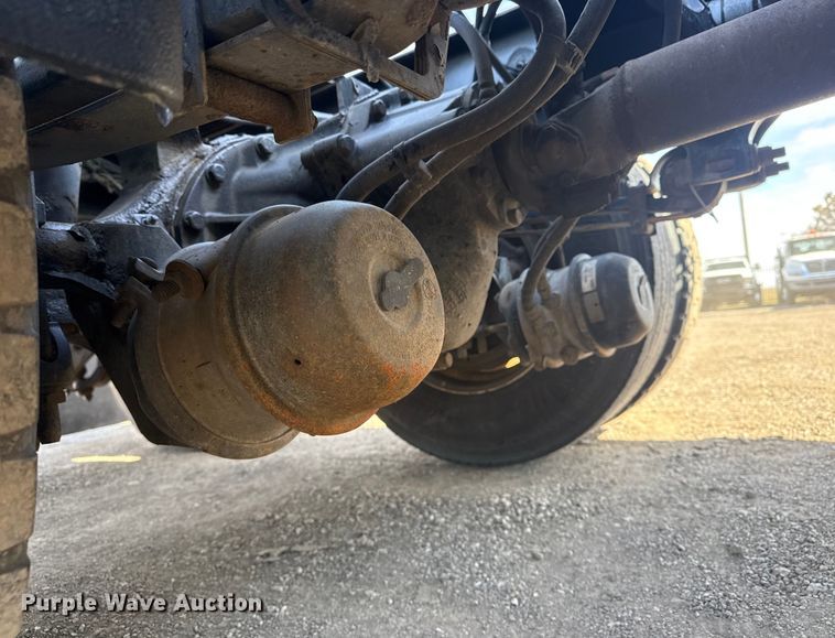 image for item EG2050 2014 Kenworth T680 semi truck