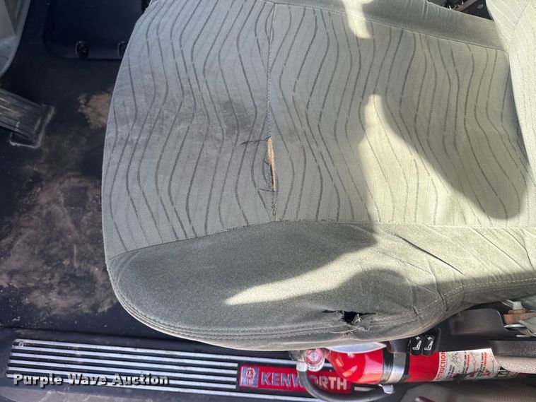 image for item EG2050 2014 Kenworth T680 semi truck