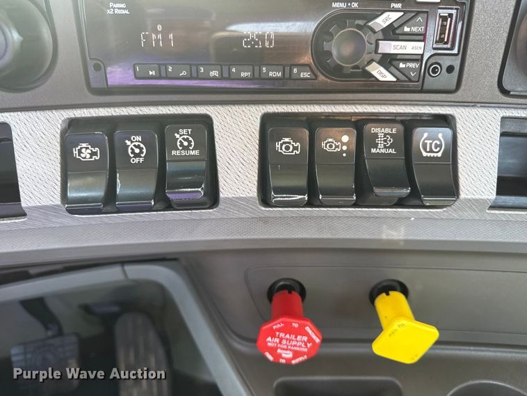 image for item EG2050 2014 Kenworth T680 semi truck