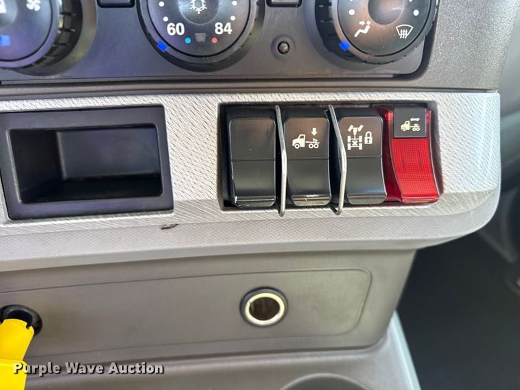 image for item EG2050 2014 Kenworth T680 semi truck