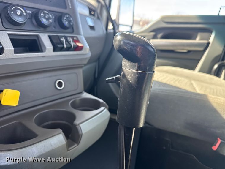 image for item EG2050 2014 Kenworth T680 semi truck