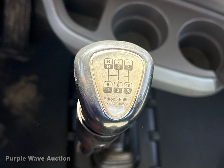 image for item EG2050 2014 Kenworth T680 semi truck