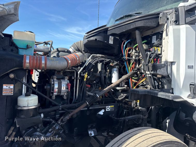 image for item EG2050 2014 Kenworth T680 semi truck