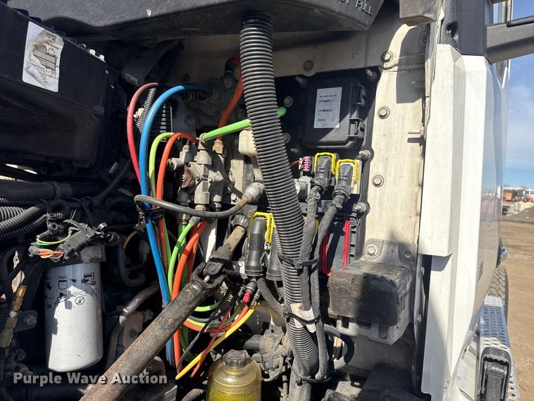 image for item EG2050 2014 Kenworth T680 semi truck