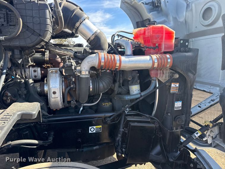 image for item EG2050 2014 Kenworth T680 semi truck