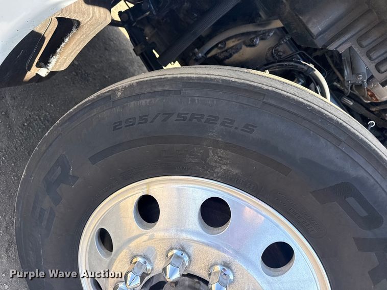 image for item EG2050 2014 Kenworth T680 semi truck