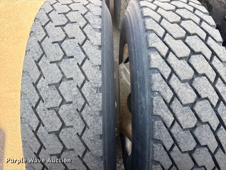 image for item EG2050 2014 Kenworth T680 semi truck