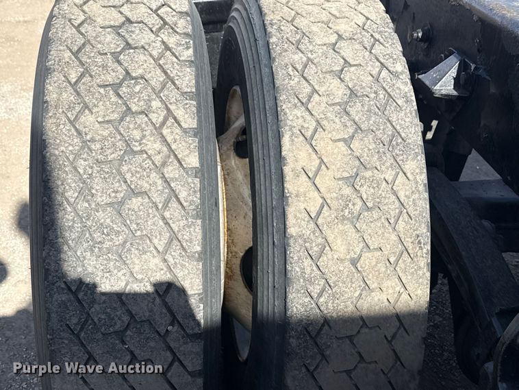 image for item EG2050 2014 Kenworth T680 semi truck