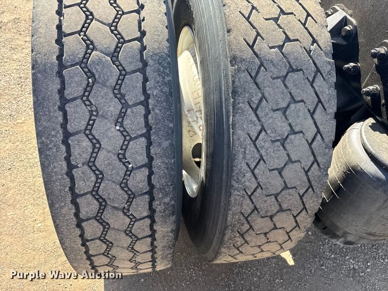 image for item EG2050 2014 Kenworth T680 semi truck