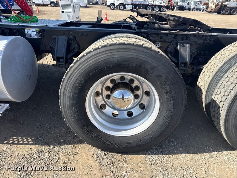 image for item EG2050 2014 Kenworth T680 semi truck