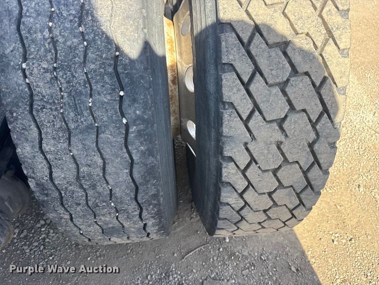 image for item EG2050 2014 Kenworth T680 semi truck