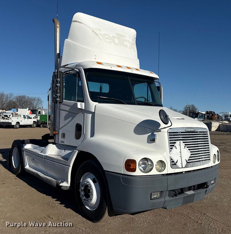 image for item EG2062 2002 Freightliner Century Class semi truck