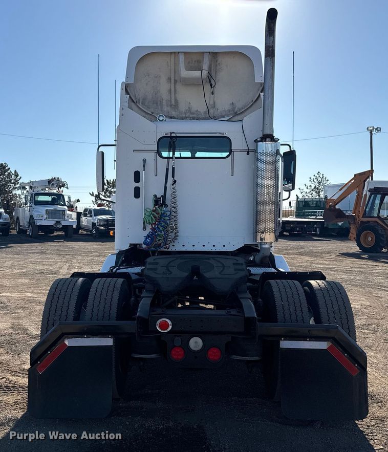 image for item EG2062 2002 Freightliner Century Class semi truck