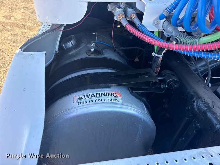 image for item EG2062 2002 Freightliner Century Class semi truck