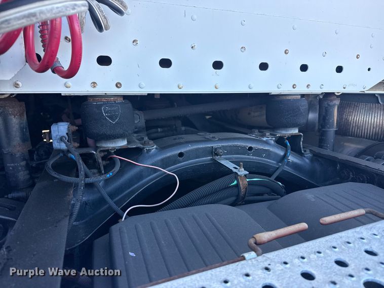 image for item EG2062 2002 Freightliner Century Class semi truck