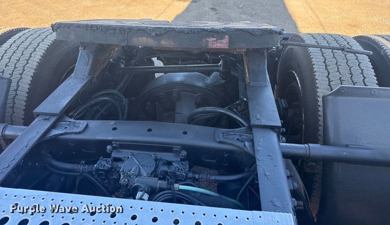 image for item EG2062 2002 Freightliner Century Class semi truck