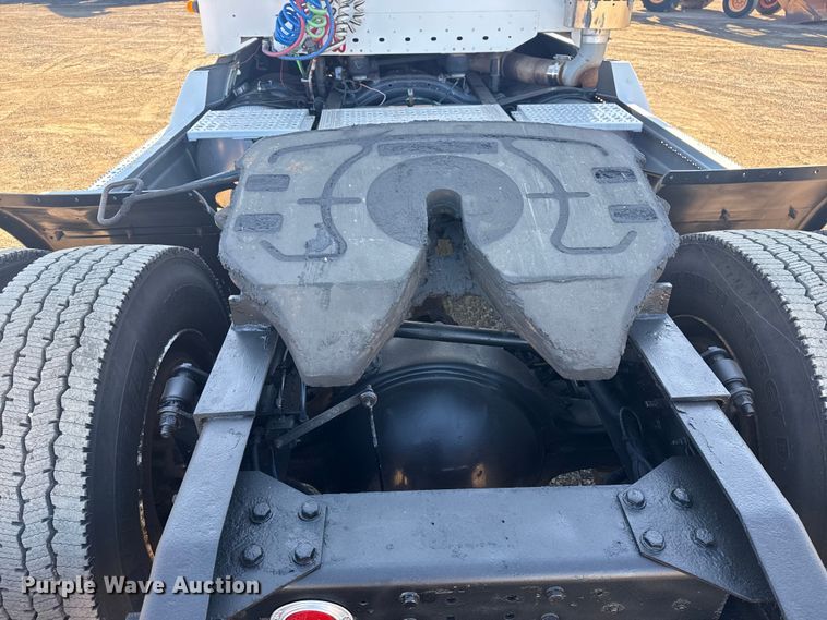 image for item EG2062 2002 Freightliner Century Class semi truck