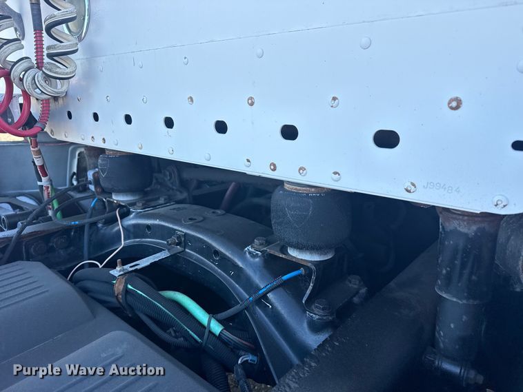 image for item EG2062 2002 Freightliner Century Class semi truck