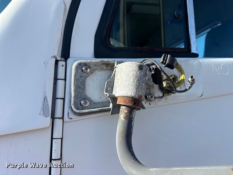 image for item EG2062 2002 Freightliner Century Class semi truck