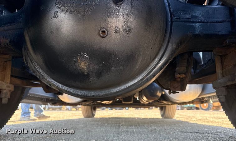 image for item EG2062 2002 Freightliner Century Class semi truck