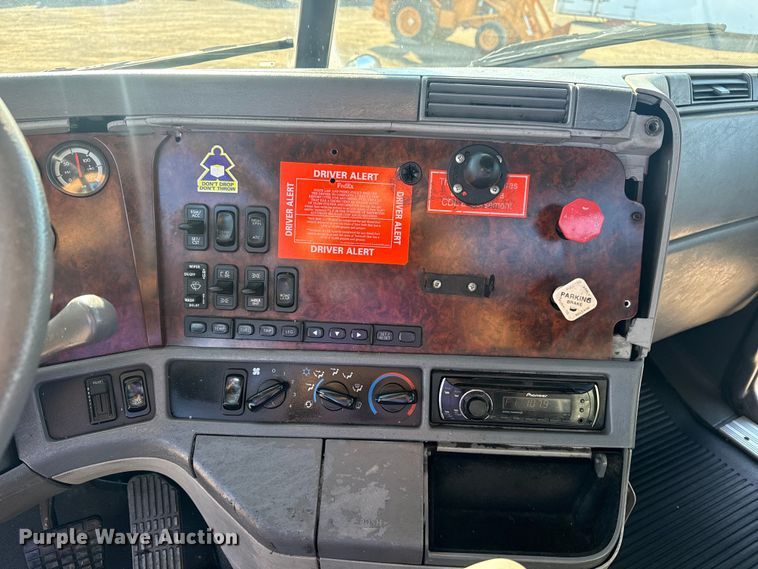 image for item EG2062 2002 Freightliner Century Class semi truck