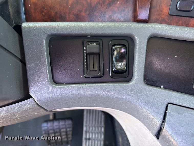 image for item EG2062 2002 Freightliner Century Class semi truck