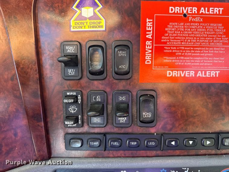 image for item EG2062 2002 Freightliner Century Class semi truck