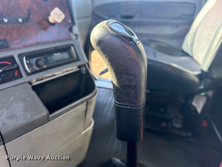 image for item EG2062 2002 Freightliner Century Class semi truck