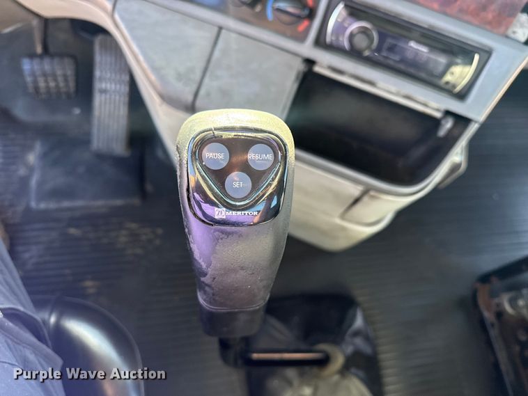 image for item EG2062 2002 Freightliner Century Class semi truck