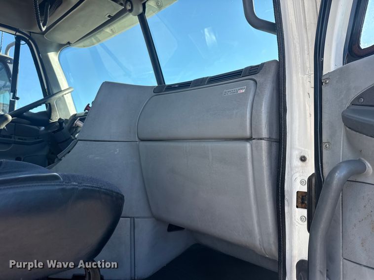 image for item EG2062 2002 Freightliner Century Class semi truck