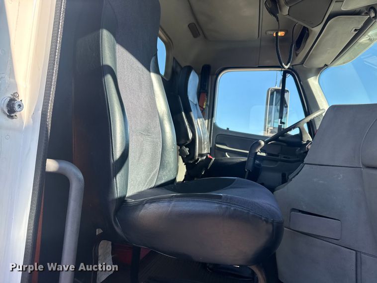 image for item EG2062 2002 Freightliner Century Class semi truck